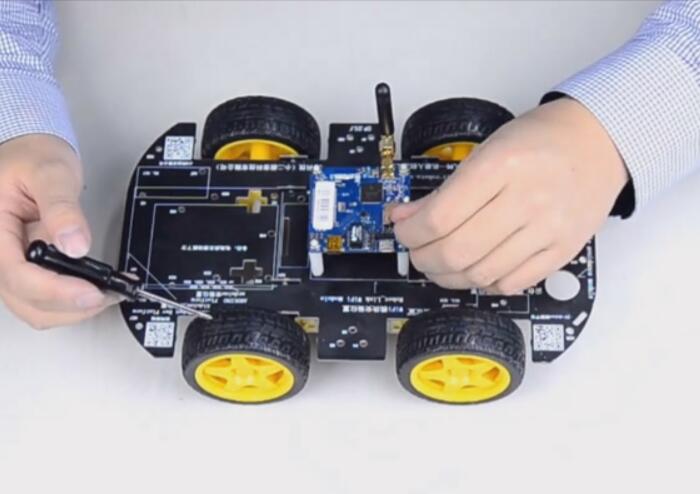 小R科技DS Robot WiFi视频小车机器人WiFi模块的安装(51_DSRobot)