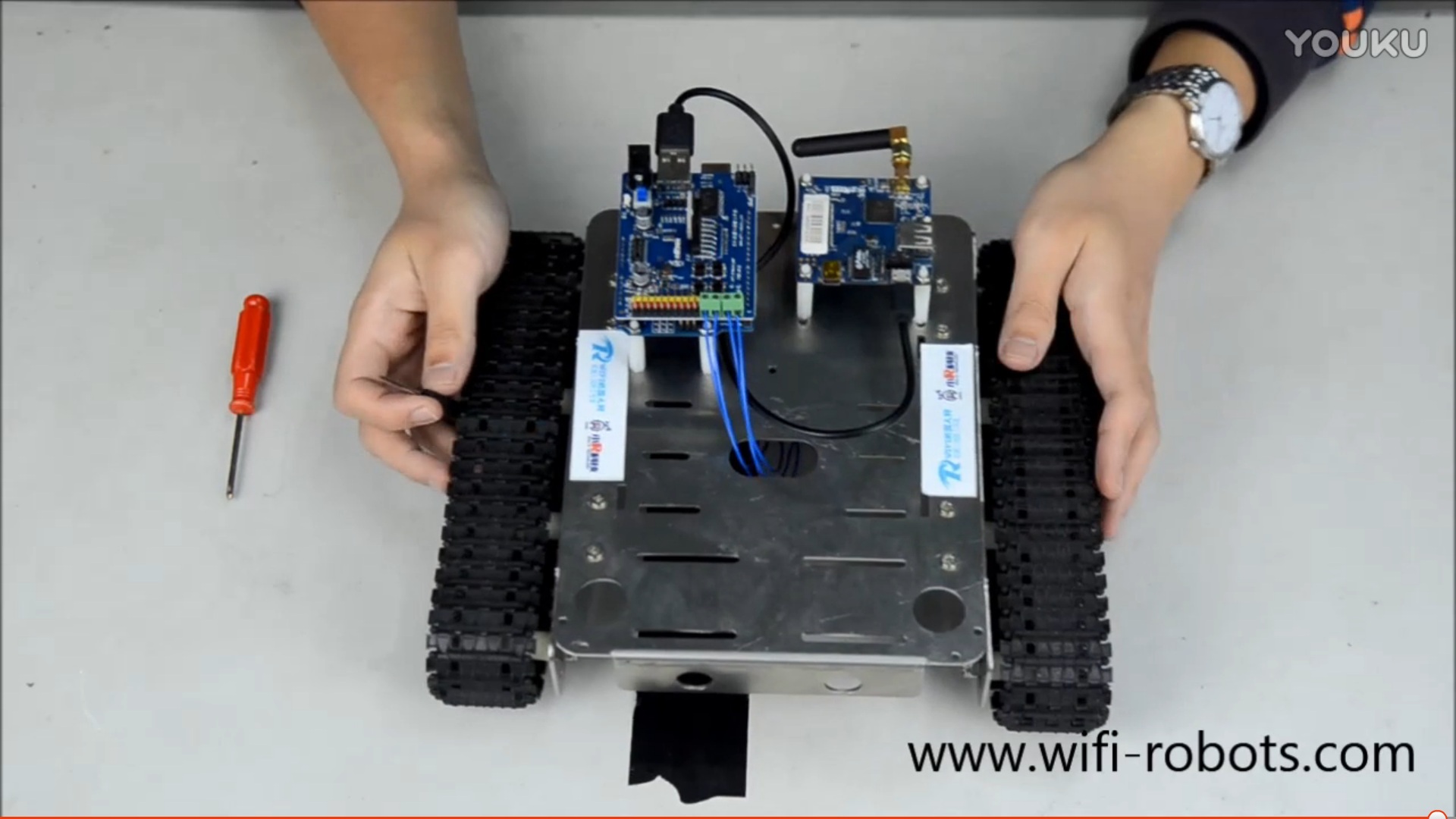 小R科技Arduino GFS Robot WiFi视频小车机器人arduino主控板的安装