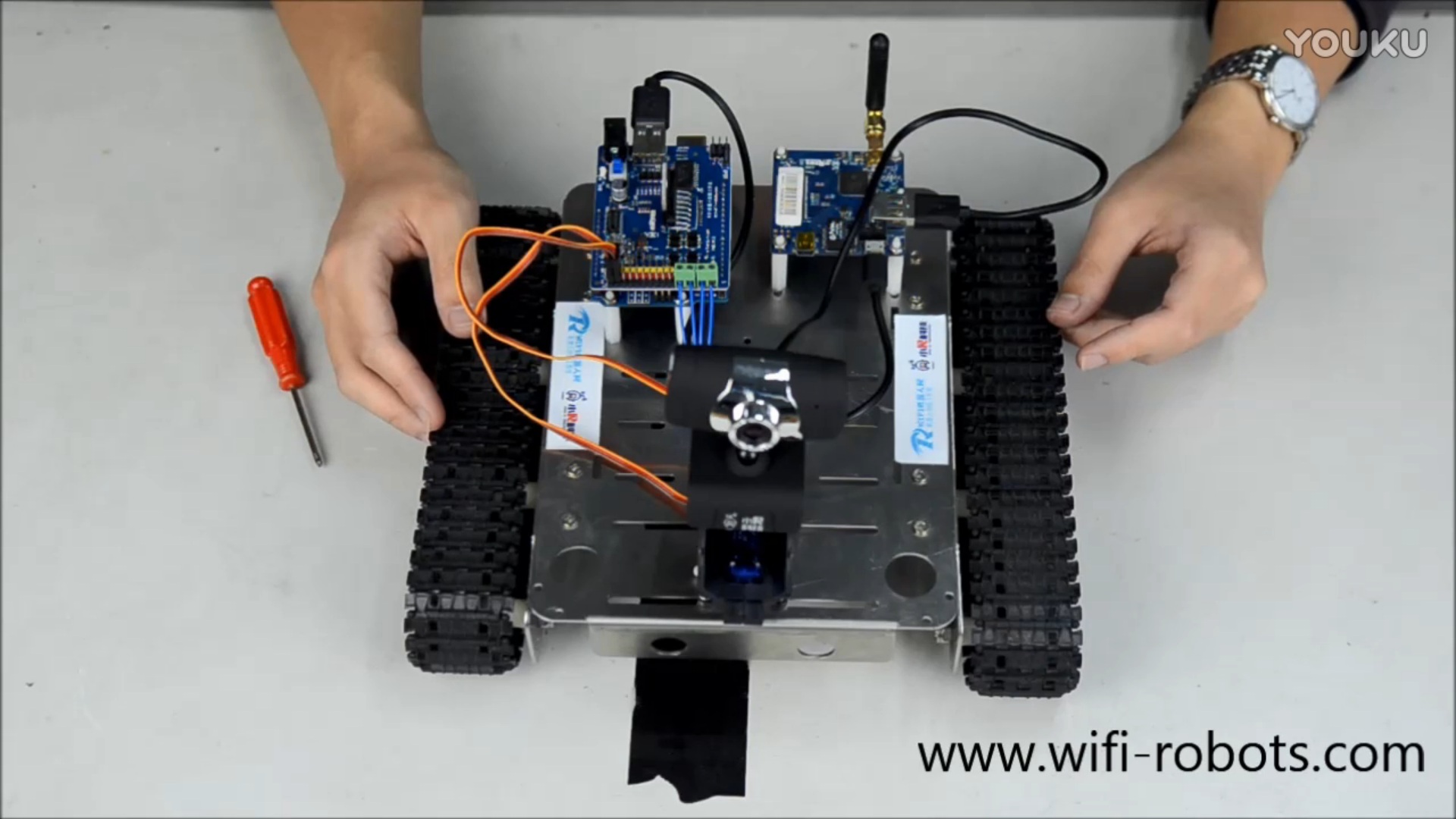 小R科技Arduino GFS Robot WiFi视频小车机器人摄像头和云台的安装