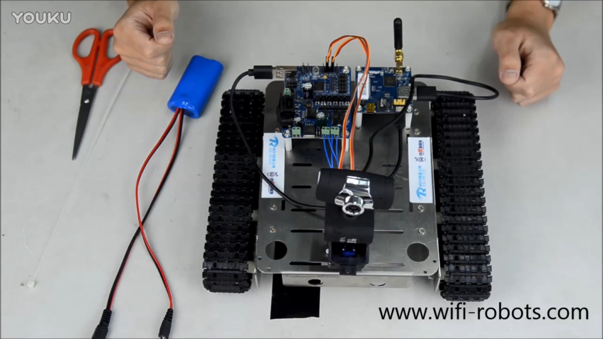 小R科技51duino GFS Robot WiFi视频小车机器人电池的安装和基本功能调试