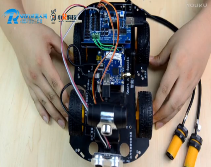 小R科技STM 32 DSRobot WiFi视频小车机器人红外传感器及电池的安装